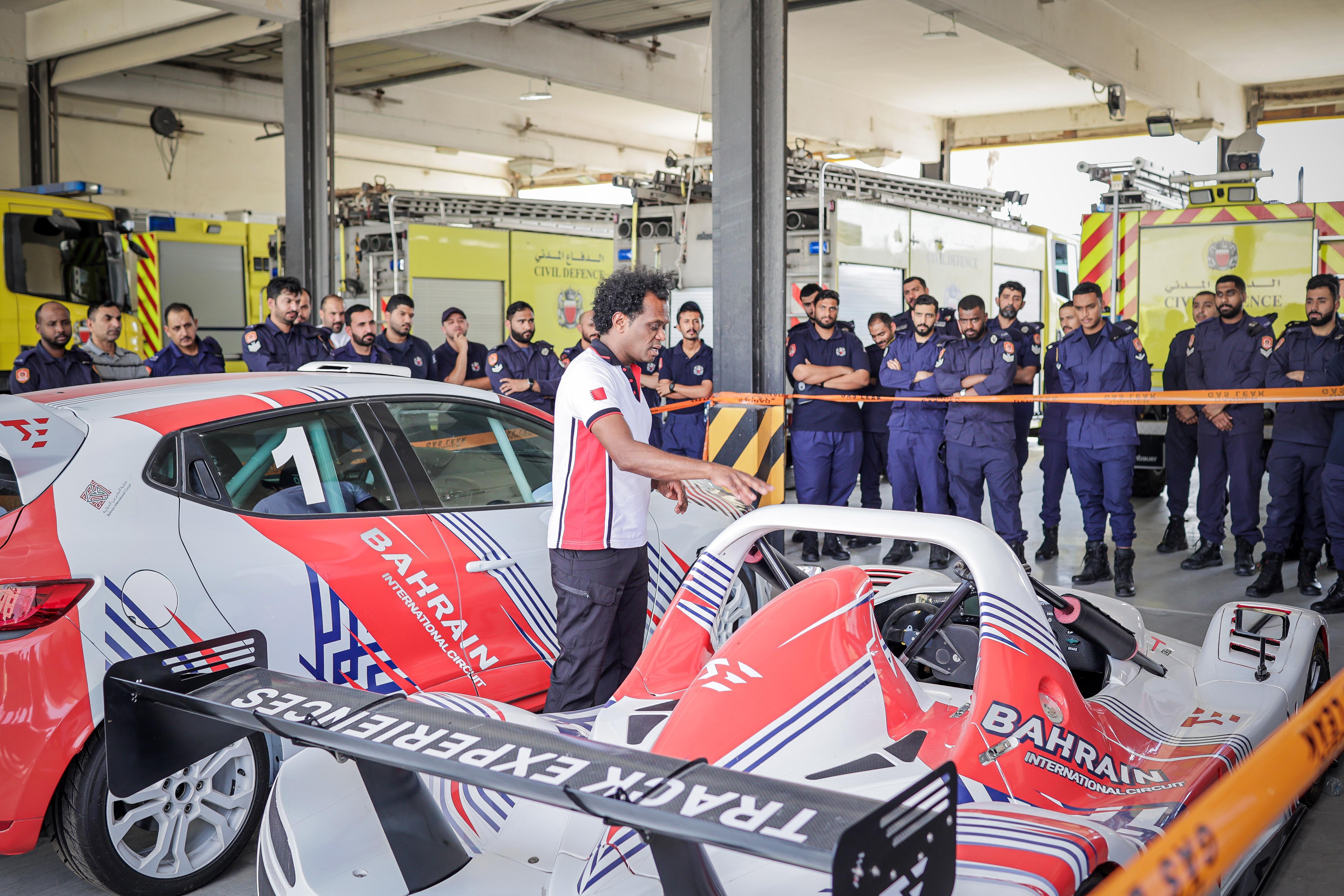 محاضرات تدريبية متخصصة لمنتسبي الدفاع المدني بالتعاون مع حلبة البحرين الدولية<